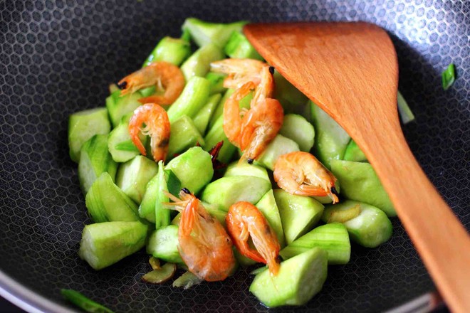 Stewed Pork Blood with Loofah and Shrimp recipe