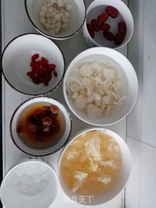 Tremella Lily and Lotus Seed Soup recipe