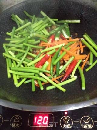 Stir-fried Shredded Pork with Garlic Moss recipe