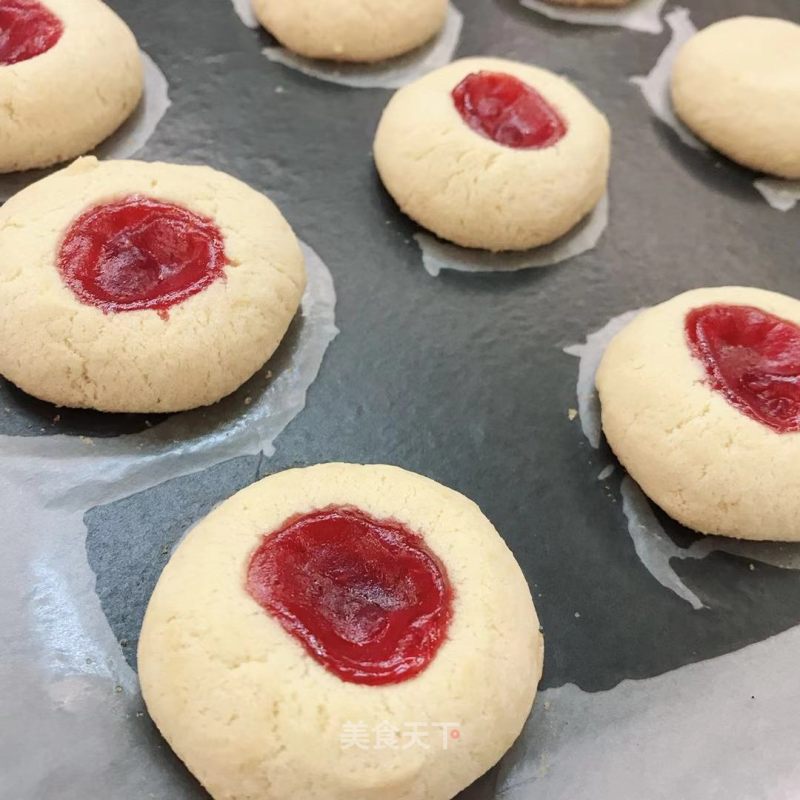 Creamy Strawberry Shortbread Cookies recipe