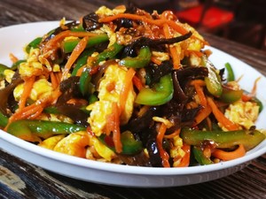 Fish-flavored Scrambled Eggs with Giant Rice recipe