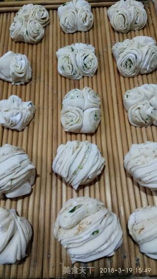 Scallion Sesame Flower Roll recipe