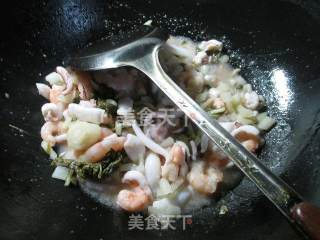 Stir-fried Seafood with Pickled Cabbage recipe