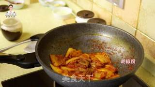 Stir-fried Potato Chips with Korean Spicy Cabbage recipe