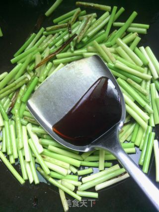 Home-style Stir-fry-sausage Stir-fried Garlic Sprouts recipe