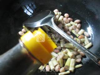 Stir-fried Peanuts with Wild Bamboo Shoots recipe