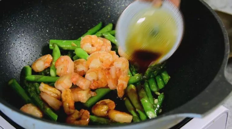 Stir-fried Shrimp with Asparagus recipe