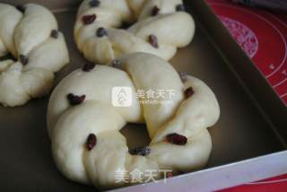 #aca烤明星大赛# Egg Yolk Twist Bread recipe