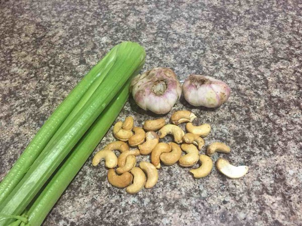 Stir-fried Cashew Nuts with Celery and Lily recipe