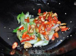 Mouth-watering Chili-fried Pork Intestines recipe