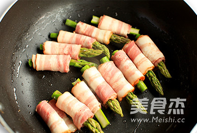 Bacon Wraps with Asparagus recipe