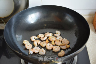 Stir-fried Green Peppers with Shrimp and Lily recipe