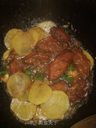 Fried Potato Chips with Chicken Wings recipe