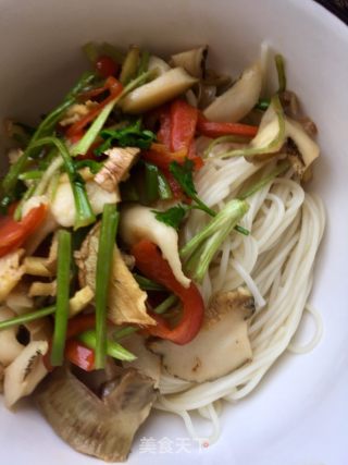 "noodles" Stir-fried Conch Slices Noodles recipe