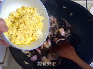Scrambled Eggs with Onion and Fungus recipe