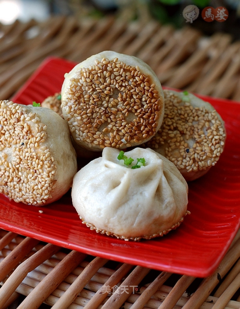 Spicy Chinese Cabbage and Meat Buns recipe