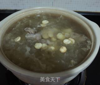 Lotus Seed Tremella Bone Soup recipe