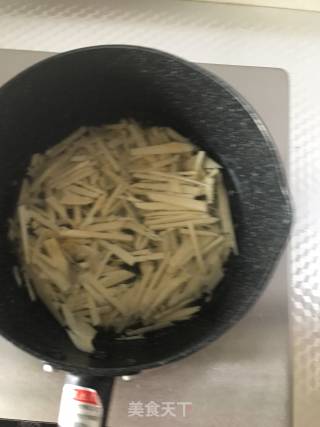 Stir-fried Shredded Pork with Winter Bamboo Shoots and Pickled Vegetables recipe