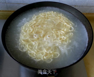 Hand-made Noodles with Spicy Miso Noodles and Pea Noodles recipe