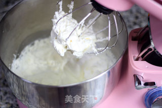 Heart-shaped Cake-for You Who are Different on Queen's Day recipe