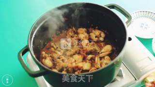 The Lazy Dish of A Kitchen Enamel Pot with Chopped Pepper Bullfrog recipe