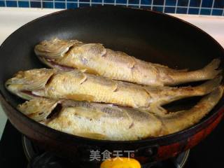 Braised Yellow Croaker in Sauce recipe