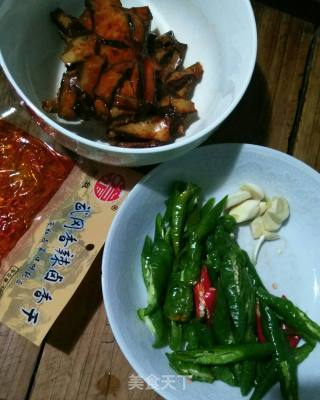 Double Pepper Stir-fried Wugang Braised Dry recipe