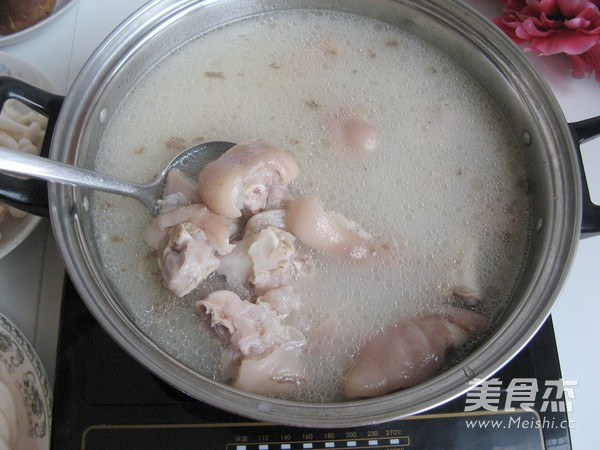 Trotter and Mushroom Soup Hot Pot recipe