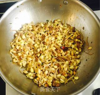 Stir-fried Soy Sprouts with Diced Pork recipe