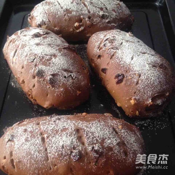 Red Date Walnut Soft European Buns recipe