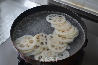 The Price of Oil Has Risen, So There is No Need for Oil [sweet and Sour Lotus Root Slices] recipe