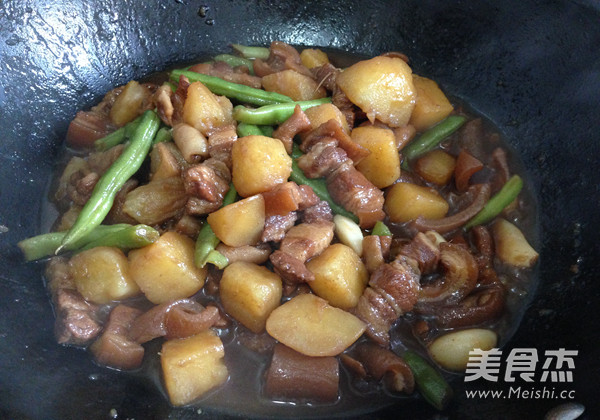 Stewed Pork Belly with Potatoes and Beans recipe