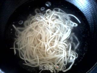 Simple Desktop Breakfast-delicious Peanut Sauce Noodles recipe