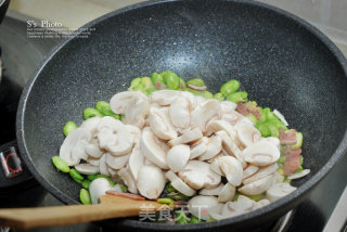 Fava Bean and Mushroom Stir-fried Bacon, A Delicacy Not to be Missed in The Broad Bean Season recipe