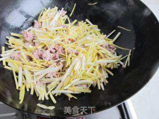 Stir-fried Minced Pork with Chives recipe