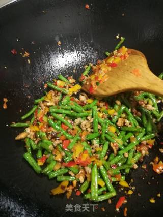 Stir-fried Long Beans with Minced Meat and Mushrooms recipe