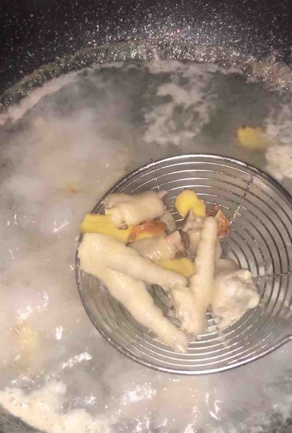 Roasted Chicken Feet with Carrots recipe