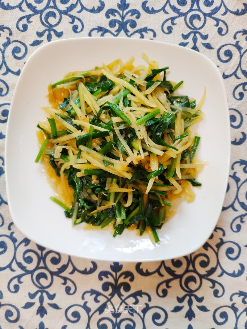 Stir-fried Leeks with Potato Shreds recipe