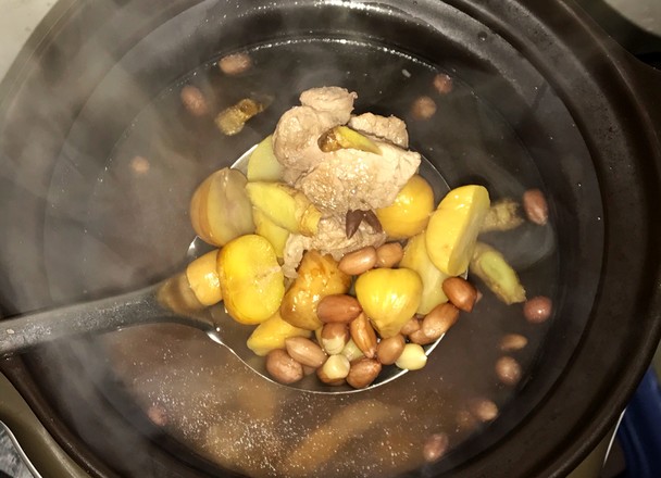 Peanut Chestnut Pork Bone Soup recipe
