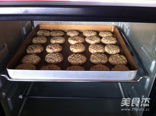 Black Sesame Pattern Biscuits recipe