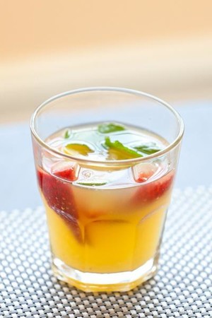 Summer Refreshment: Champagne Sangria recipe