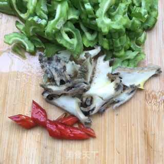 Stir-fried Abalone with Bitter Gourd recipe