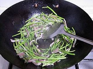 Stir-fried Bacon with Artemisia recipe