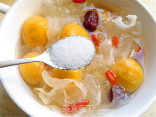 Yuanxiao Chinese Wolfberry and White Fungus Soup recipe