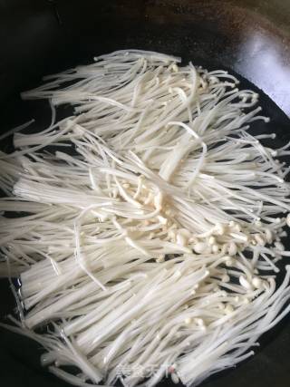 Enoki Mushroom and Seaweed Soup recipe