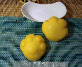 Shelled Bean Paste Buns, Pumpkin Meat Buns, Bear Paw Meat Buns Made of Pumpkin Puree recipe