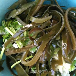 "cold Food" Mixed with Minced Garlic and Seaweed recipe