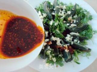Parsley Mixed with Preserved Eggs recipe