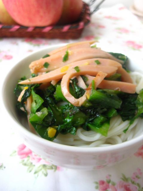 Tossed Noodles with Corn Sausage and Lettuce Leaves recipe