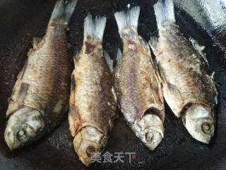 Pan-fried Small Crucian Carp recipe